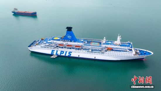 月12日,“希望女神”轮在完成出入境边防检查手续后,启航前往马来西亚投入运营。王志凌 摄 月12日,“希望女神”轮在完成出入境边防检查手续后,启航前往马来西亚投入运营。王志凌 摄