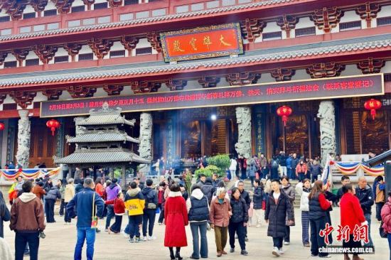 2��17�գ�ũ�����³�һ������������ɽ�������������������ο�ǰ�������͹۹⡣��������� ������ ��