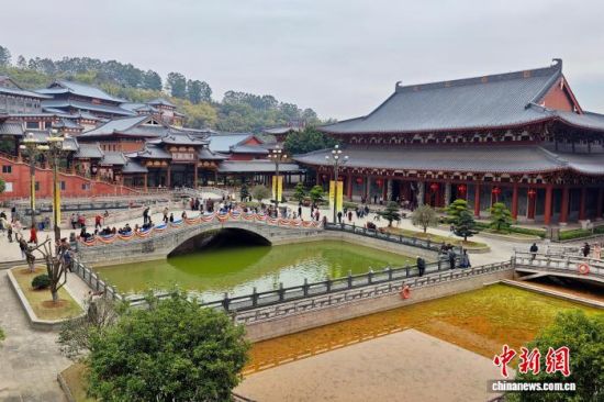 2��17�գ�ũ�����³�һ������������ɽ�������������������ο�ǰ�������͹۹⡣��������� ������ ��