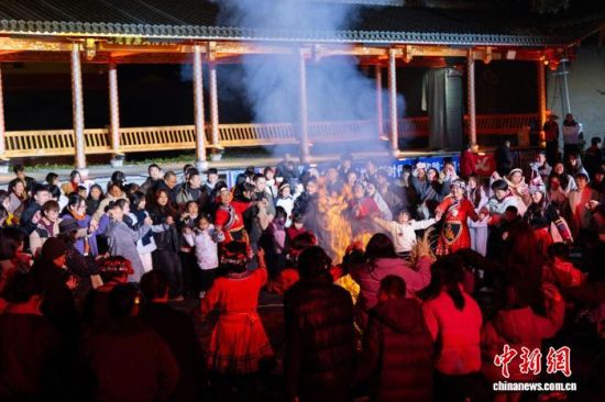 ���������εĴ������ο��������֣�Χ�����������ظ����衣��ΰ�� ����