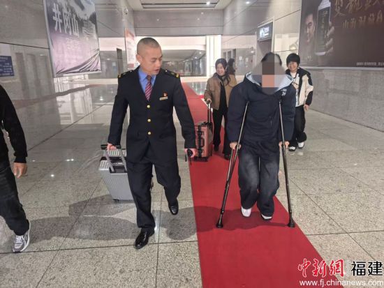 ������ƽ��վ������Ա��æ��������ж������ÿͳ�վ����ƽ��վ ��ͼ