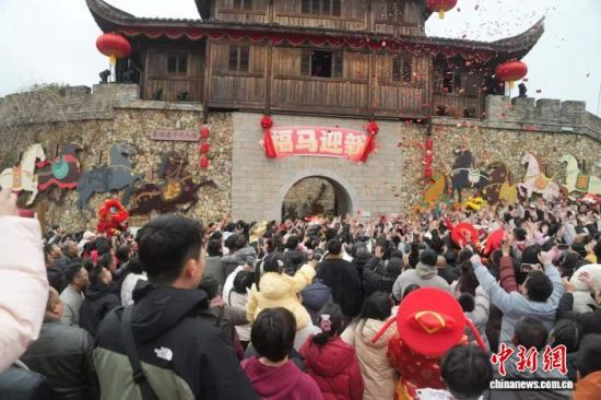 ��ʱ���ݵġ�����ꡱ���������ο�����Ӹ����飬�ֳ�ϲ�����ҡ������ƽ��ͼ