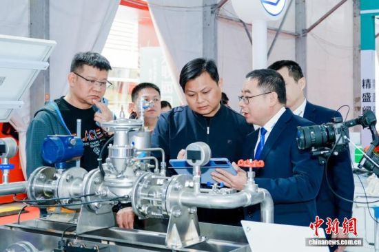 2��19�գ������ڸ����ϰ����еı÷���������չǢ̸�������ϰ�����ý�����Ĺ�ͼ