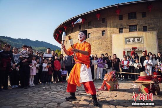 2��18�գ��ο���������¥�����������ۿ��ݳ������� ��