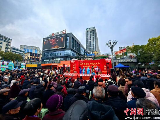 ÆÁÄÏÏØ³È·çÉú»î¹ã³¡Ð´º¡°·ÇÒŹý´óÄꡱÎÄ»¯Õ¹ÑÝϵÁлÏÖ³¡¡£ÆÁÄÏÏØÎÄÌåÂÃ¾Ö ¹©Í¼ ÆÁÄÏÏØ³È·çÉú»î¹ã³¡Ð´º¡°·ÇÒŹý´óÄꡱÎÄ»¯Õ¹ÑÝϵÁлÏÖ³¡¡£ÆÁÄÏÏØÎÄÌåÂÃ¾Ö ¹©Í¼