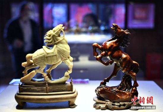 图为寿山石雕作品。中新社记者 张斌 摄 图为寿山石雕作品。中新社记者 张斌 摄