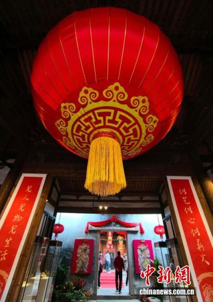 2月23日,“清新福建·共享非遗贺新春”2026年非遗迎新系列活动正在位于福州的福建省非物质文化遗产博览苑举行,吸引民众前来参观。中新社记者 张斌 摄 2月23日,“清新福建·共享非遗贺新春”2026年非遗迎新系列活动正在位于福州的福建省非物质文化遗产博览苑举行,吸引民众前来参观。中新社记者 张斌 摄