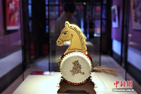 图为闽南制鼓作品《一鼓作气,马上成功》。中新社记者 张斌 摄 图为闽南制鼓作品《一鼓作气,马上成功》。中新社记者 张斌 摄