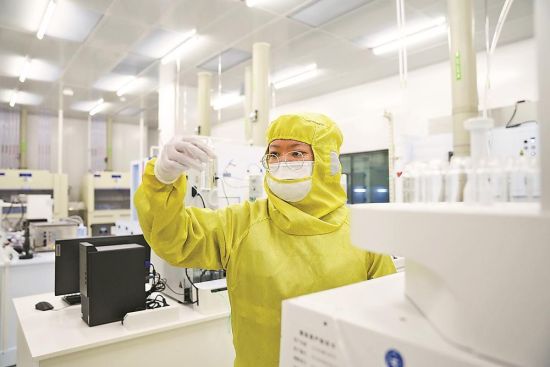 24ÈÕ£¬Î»ÓÚÉϺ¼òÔÑóвÄÁϲúÒµÔ°µÄ¸£½¨Ì츦µç×Ó²ÄÁÏÓÐÏÞ¹«Ë¾µÄµç×ÓʵÑéÊÒÀ¼¼ÊõÈËÔ±Õý½øÐÐʵÑé²Ù×÷ÓëÊý¾Ý·ÖÎö¡£Ä¿Ç°£¬¸Ã¹«Ë¾Õý¿ª×ãÂíÁ¦È«Á¦³å´ÌÒ»¼¾¶È¡°¿ªÃÅÎÈ¡±¡°¿ªÃź족¡£ÀîÐÂÔª ÁÖÑàÆ¼ Éã 24ÈÕ£¬Î»ÓÚÉϺ¼òÔÑóвÄÁϲúÒµÔ°µÄ¸£½¨Ì츦µç×Ó²ÄÁÏÓÐÏÞ¹«Ë¾µÄµç×ÓʵÑéÊÒÀ¼¼ÊõÈËÔ±Õý½øÐÐʵÑé²Ù×÷ÓëÊý¾Ý·ÖÎö¡£Ä¿Ç°£¬¸Ã¹«Ë¾Õý¿ª×ãÂíÁ¦È«Á¦³å´ÌÒ»¼¾¶È¡°¿ªÃÅÎÈ¡±¡°¿ªÃź족¡£ÀîÐÂÔª ÁÖÑàÆ¼ Éã