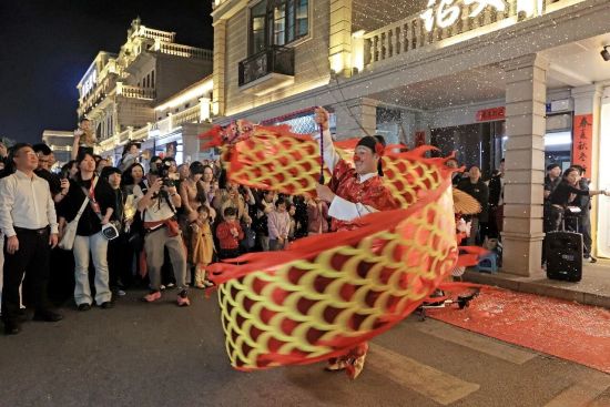 年俗表演 沈东梅 摄 年俗表演 沈东梅 摄