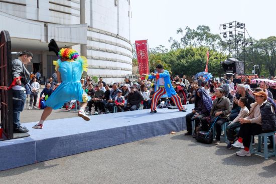 2ÔÂ22ÈÕ£¨ÕýÔ³õÁù£©£¬¸£½¨Ê¡ÔÓ¼¼ÍÅ»ã¾Û¹ú¼Ê¹úÄÚÔÓ¼¼´ó½±µÄ¾«Æ·½ÚÄ¿£¬ÒÔ¯»ð´¿ÇàµÄ¾«Õ¿¼¼ÒÕ£¬Ó®µÃÏÖ³¡¹ÛÖÚÕóÕóÕÆÉùÓëºÈ²Ê¡£ 2ÔÂ22ÈÕ£¨ÕýÔ³õÁù£©£¬¸£½¨Ê¡ÔÓ¼¼ÍÅ»ã¾Û¹ú¼Ê¹úÄÚÔÓ¼¼´ó½±µÄ¾«Æ·½ÚÄ¿£¬ÒÔ¯»ð´¿ÇàµÄ¾«Õ¿¼¼ÒÕ£¬Ó®µÃÏÖ³¡¹ÛÖÚÕóÕóÕÆÉùÓëºÈ²Ê¡£