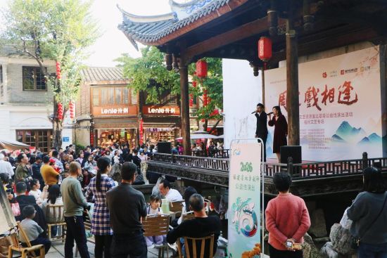 ¸£ÖÝÊÐÃö¶¼ÎÄ»¯ÒÕÊõÖÐÐÄ×ß½øÉÏϺ¼ÀúÊ·ÎÄ»¯½ÖÇø£¬Ï×ÉϸèÇú¡¶»¨ºÃÔÂÔ²¡·¡¢Î赸¡¶Ó½´º¡·µÈ£¬ÈÃÊÐÃñ¡¢ÓοÍÔÚ¾«²ÊÑݳöÖиÐÊÜŨŨÄêζÓëдºÏ²Ôᣠ¸£ÖÝÊÐÃö¶¼ÎÄ»¯ÒÕÊõÖÐÐÄ×ß½øÉÏϺ¼ÀúÊ·ÎÄ»¯½ÖÇø£¬Ï×ÉϸèÇú¡¶»¨ºÃÔÂÔ²¡·¡¢Î赸¡¶Ó½´º¡·µÈ£¬ÈÃÊÐÃñ¡¢ÓοÍÔÚ¾«²ÊÑݳöÖиÐÊÜŨŨÄêζÓëдºÏ²Ôá£