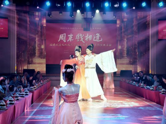 ÎäÆ½ÏØºº¾çÒÕÊõ´«³Ð±£»¤ÖÐÐÄÔÚÎäÆ½ÏØ°Ù¼Ò´óÔº¿ªÕ¹¡¶Ã÷¹¬‡ÖÑç¡·³Á½þʽ¹¬ÑçÑݳö£¬ÈÚÃÀʳ¡¢ÀÖÎè¡¢ÀñÒÇ¡¢»¥¶¯ÓÚÒ»Ì壬չÏÖ±ðÑùÔÏζ¡£ ÎäÆ½ÏØºº¾çÒÕÊõ´«³Ð±£»¤ÖÐÐÄÔÚÎäÆ½ÏØ°Ù¼Ò´óÔº¿ªÕ¹¡¶Ã÷¹¬‡ÖÑç¡·³Á½þʽ¹¬ÑçÑݳö£¬ÈÚÃÀʳ¡¢ÀÖÎè¡¢ÀñÒÇ¡¢»¥¶¯ÓÚÒ»Ì壬չÏÖ±ðÑùÔÏζ¡£