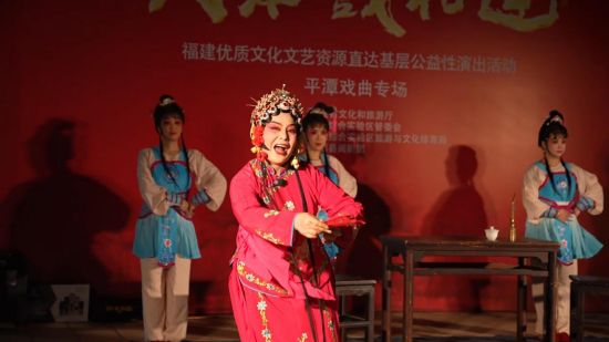 Æ½Ì¶ÏØÃö¾çÍÅÔÚÍò±¦É½¹«Ô°ÑݳöÃö¾ç¾µäÑ¡¶Î£¬ÎüÒýÊÐÃñ¡¢ÓοÍǰÀ´¹Û¿´£¬ÏÖ³¡Æø·ÕÈÈÁÒ¡£ Æ½Ì¶ÏØÃö¾çÍÅÔÚÍò±¦É½¹«Ô°ÑݳöÃö¾ç¾µäÑ¡¶Î£¬ÎüÒýÊÐÃñ¡¢ÓοÍǰÀ´¹Û¿´£¬ÏÖ³¡Æø·ÕÈÈÁÒ¡£