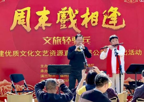 ¶à³¡ÑݳöÎüÒýÁËÖÚ¶àÓÎ¿Í ÊÜ·ÃÕß¹©Í¼ ¶à³¡ÑݳöÎüÒýÁËÖÚ¶àÓÎ¿Í ÊÜ·ÃÕß¹©Í¼