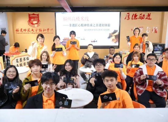 ����ѧ��һͬѰ���������ܷ��߹�ͼ��