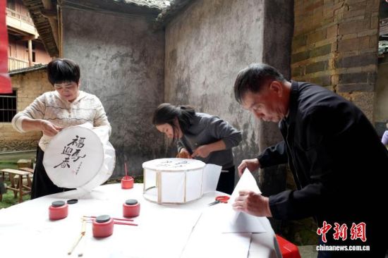 ¹Ä×ӵƺýÖ½»¡£ÓÀ¶¨ÇøÈÚýÌåÖÐÐĹ©Í¼ ¹Ä×ӵƺýÖ½»¡£ÓÀ¶¨ÇøÈÚýÌåÖÐÐĹ©Í¼