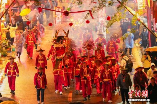 2ÔÂ28ÈÕ£¬ÆÁÄÏÏØË«ÏªÕò¾Ù°ì¡°·ÇÒÅ»À²Ê˫Ϫҹ »¨µÆÓ³Ò«ÕñÐË·¡±ÔªÏüµÆ»áÃñË×ÎÄ»¯»î¶¯¡£³Âΰ½Ü Éã 2ÔÂ28ÈÕ£¬ÆÁÄÏÏØË«ÏªÕò¾Ù°ì¡°·ÇÒÅ»À²Ê˫Ϫҹ »¨µÆÓ³Ò«ÕñÐË·¡±ÔªÏüµÆ»áÃñË×ÎÄ»¯»î¶¯¡£³Âΰ½Ü Éã