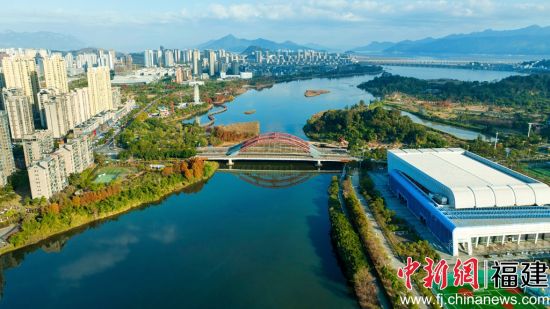 ¶«ÇȺþ¹â£¬ºçÇÅÎÔ²¨¡£»ÆÁáÁá Éã ¶«ÇȺþ¹â£¬ºçÇÅÎÔ²¨¡£»ÆÁáÁá Éã