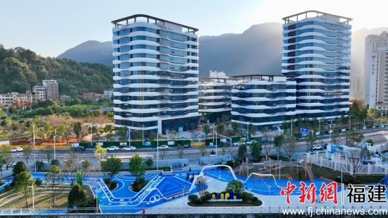 ¡°Ò»Ã×ÀÖÔ°¡±±õºÓÂ̵ع«Ô°¡£»ÆÁáÁá Éã ¡°Ò»Ã×ÀÖÔ°¡±±õºÓÂ̵ع«Ô°¡£»ÆÁáÁá Éã