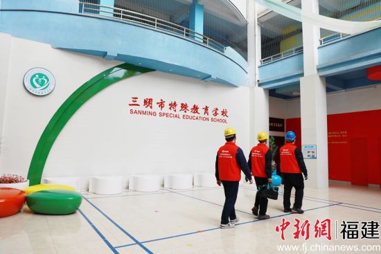 �����������������������ȷ棩��˫���⡱������Ա������߽��������������ѧУ��������չ��ѧǰ�õ簲ȫר���顣���˷� �㣩