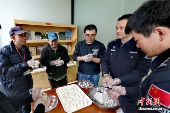 3��3�գ������ź�����ͷ����̨��Ա��վ�������ͬ��һ�����Բ��������� ����