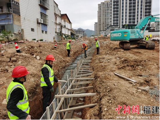 ͼΪ¡°ÒýË®Èë³Ç¡±ÏîÄ¿ÒýË®¹ÜµÀÆÌÉè×÷ҵȫËÙÍÆ½ø¡£³Âµ¤Éú Éã ͼΪ¡°ÒýË®Èë³Ç¡±ÏîÄ¿ÒýË®¹ÜµÀÆÌÉè×÷ҵȫËÙÍÆ½ø¡£³Âµ¤Éú Éã