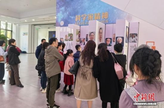 ͼΪһÐÐÈ˲ιÛÕÄÖݿƼ¼¹ÝÌØÉ«Õ¹Ìü£¬ÌåÑ黥¶¯¿ÆÆÕÕ¹ÏîµÈ¡£ÕÄÖݿƼ¼¹Ý ¹©Í¼ ͼΪһÐÐÈ˲ιÛÕÄÖݿƼ¼¹ÝÌØÉ«Õ¹Ìü£¬ÌåÑ黥¶¯¿ÆÆÕÕ¹ÏîµÈ¡£ÕÄÖݿƼ¼¹Ý ¹©Í¼