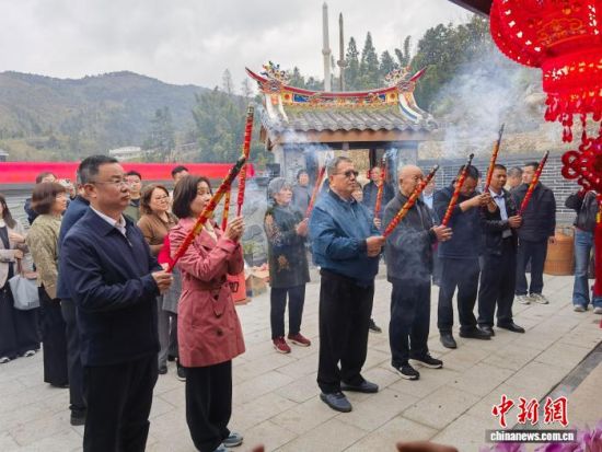 �ڻ����̴�κ������׷Զ�ã�����κ������ׯ���������ԿͼҴ�ͳ���Ǿ��м�����ʽ���������桢������¡�����Ƽ ��