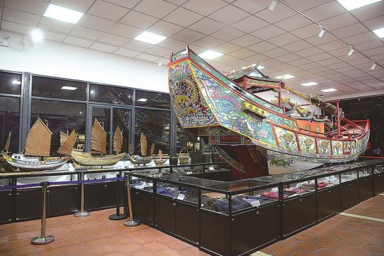 厦港海洋文化展示厅内展示的船 陈伟凯 摄 厦港海洋文化展示厅内展示的船 陈伟凯 摄