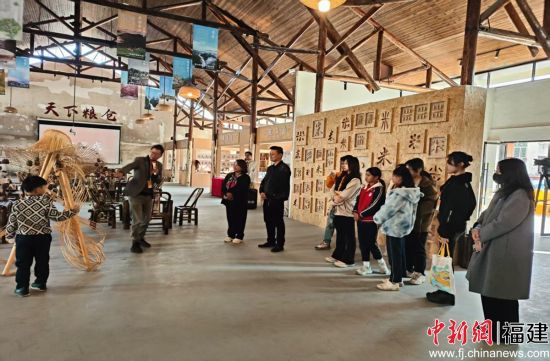 ¡¡¡¡ÖÓɽÕòºÌ·çѧÌá£Ö£Õê Éã ¡¡¡¡ÖÓɽÕòºÌ·çѧÌá£Ö£Õê Éã