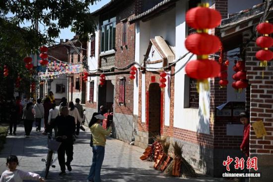 ͼΪ3��14�գ���β����ĺ�ש���������ο͡���������� �ű� ��