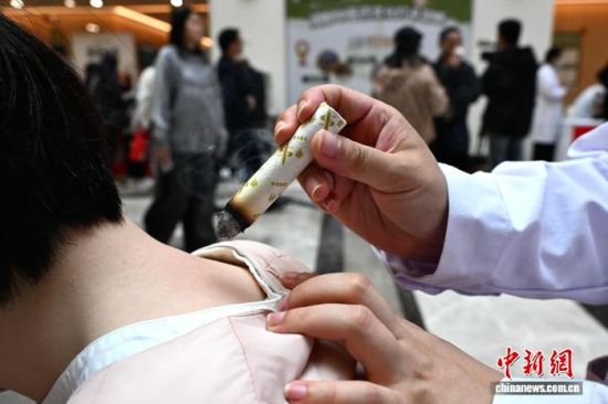 ͼΪ�����ڻ�����鰬�ġ���������� �ű� ��