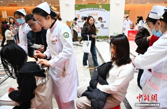 ͼΪ�����ڻ�����鰬�ġ���������� �ű� ��