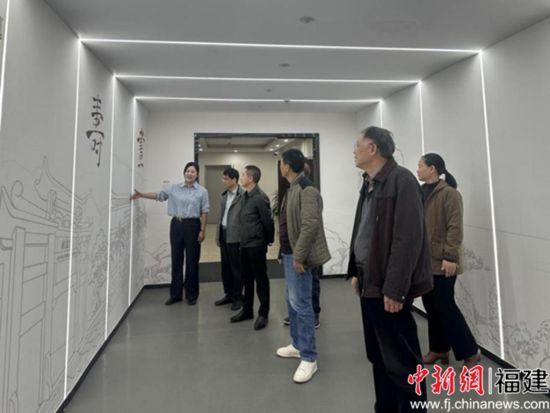 ͼΪ��ģ�����ι�گ���ؾ�(�ֹ�˾)��Ա��ҡ����ӱ��ͼ