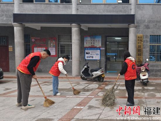 2��27�գ�־Ը���������ȴ��ί���ſڰ�æ���ͥԺ�����������Ź�ͼ