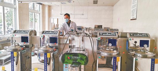 ��������ҽԺ�Ĺ�����ҩ���ڣ�ҽ���ڲ鿴��ҩ�İ��������