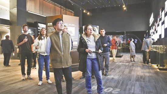 ��������ڰ�̤չ���ι�Ʒ�Ʒ�չ�����봴�³ɹ��� �����ձ����� ������ ��