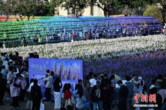 3��15�գ������ڹ�԰�����ͻ������������ �ű� ��