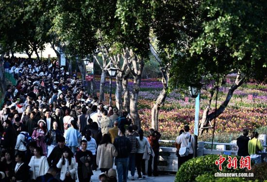 3��15�գ������ڹ�԰�����ͻ������������ �ű� ��