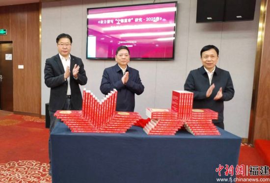 ������������д������ƪ�¡��о���2025�����׷���Ļ��ʽ���ֳ� ��