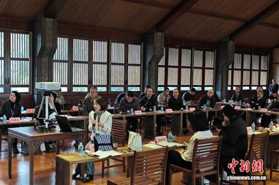 21�գ�����조������Ҷ�����硱�������ڸ�������ɽ�ٰ졣����ڱ� ��