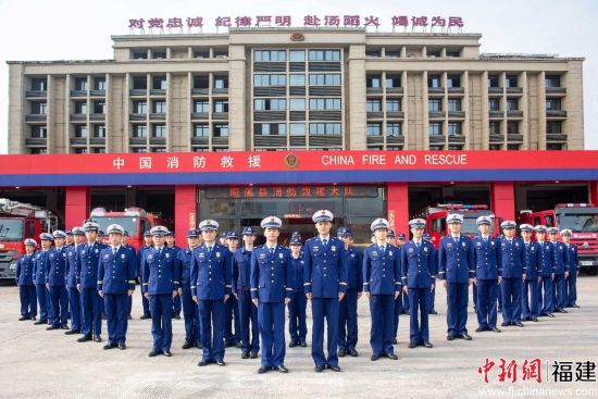 ¡¡¡¡Ã÷ÏªÏØÏû·À¾ÈÔ®´ó¶ÓÇàÄ꼯Ìå¡£Ã÷ÏªÏØÏû·À¾ÈÔ®´ó¶Ó ¹©Í¼ ¡¡¡¡Ã÷ÏªÏØÏû·À¾ÈÔ®´ó¶ÓÇàÄ꼯Ìå¡£Ã÷ÏªÏØÏû·À¾ÈÔ®´ó¶Ó ¹©Í¼