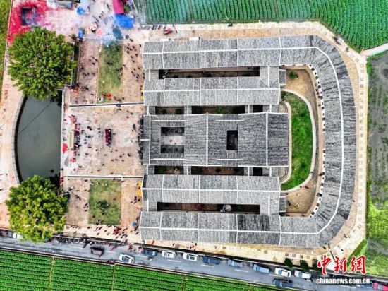 3��20�գ���ǧ�����Ϻ����Խɽ������۸���ʡ�������Ϻ������������ϴ��������ڴ���ʱ�ڹ�������ʼ�棬ͬ��Ѫ�����顣�Ϻ�����ý�����Ĺ�ͼ