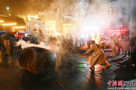 ����ý����ߡ���ý��������������������򡰱��񡱡���С�� ��