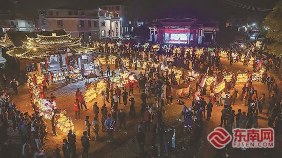 20��������������Ϫ����޹Ŵ�ƻ��貣�����800����ʷ�Ŀͼҷ������ס�����ޡ����¶����ε����������Ļ���������ձ�ͨѶԱ ��ˮ�� ��ϰ���� ��־�� ��