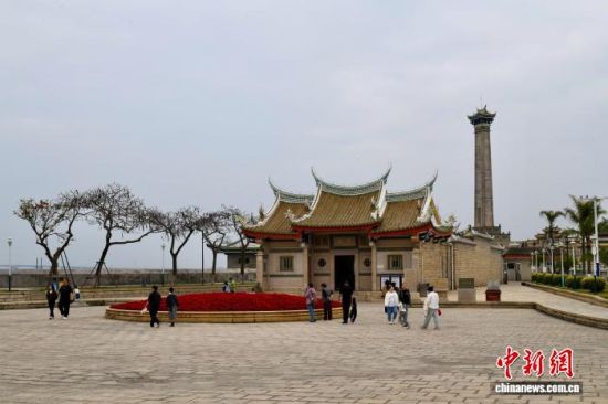 3��20�գ��������ţ��οͲιۼ�����ż����¼θ���Ĺ���ڵص���԰����������� ������ ��