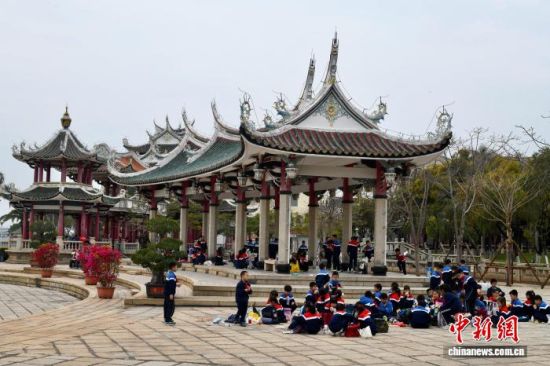 3��20�գ��������ţ�ѧ���ڼ������θ���԰���Ρ���������� ������ ��