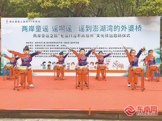 СÅóÓѰé×Åͯҥ½øÐбíÑÝ¡£ СÅóÓѰé×Åͯҥ½øÐбíÑÝ¡£