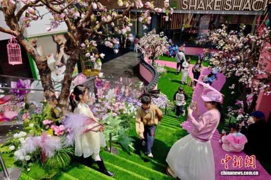 3��22�գ��������ݣ�������һ���üٻ�װ����˹��쾰�������档��������� ������ ��